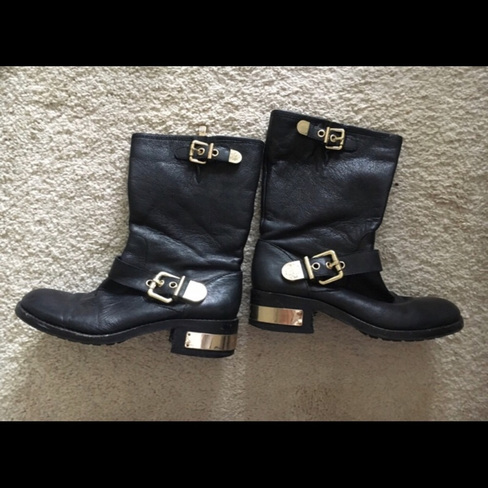 Vine Camuto size 6.5 boot